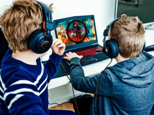 children playing online games on laptop