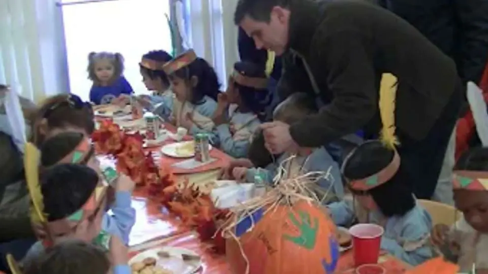 thanksgiving meal for children with teacher