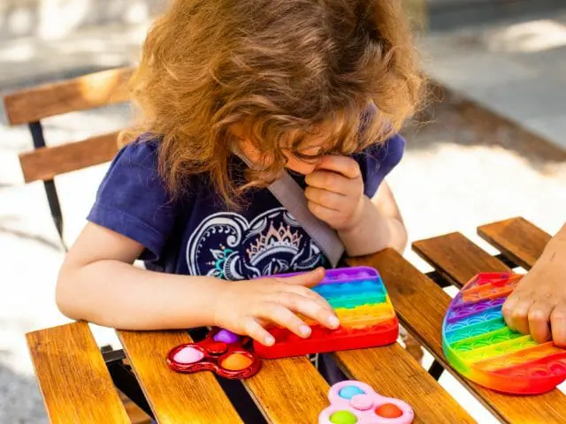 colorful anti stress toy fidget push pop it in kid's hand