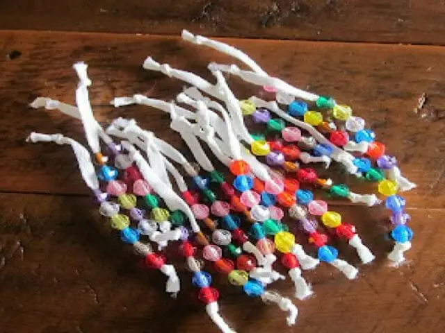 shoelace and beads fidget toy