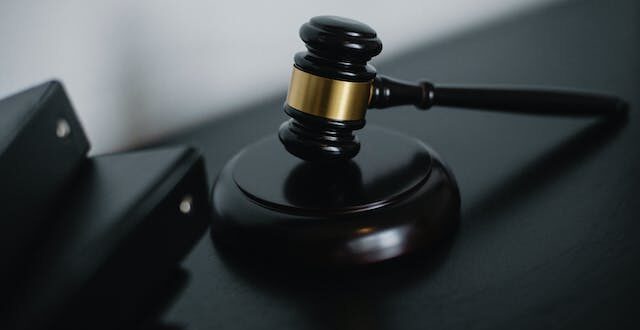 wooden gavel - featured image